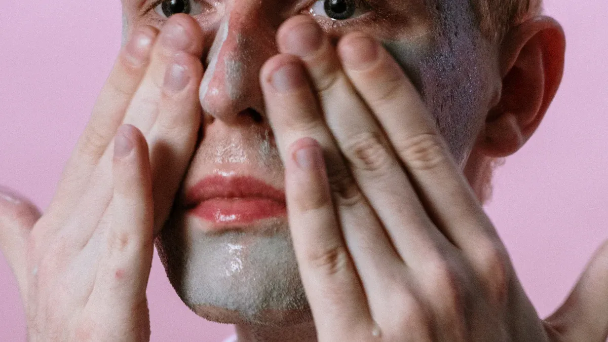 Hydration vs Moisturizing: What’s the Difference?